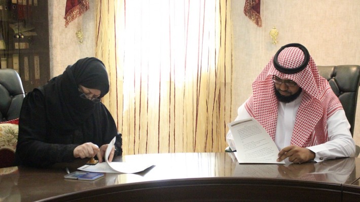 طيبة النسائية توقع اتفاقية استلام الدفعة الثانية لتمويل برنامج العطاء الذكي