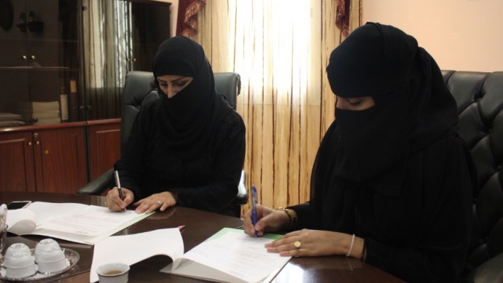 توقيع اتفاقية تعاون مشترك بين جمعية طيبة النسائية للتنمية الاجتماعية وصحيفة عيون المدينة الالكترونية
